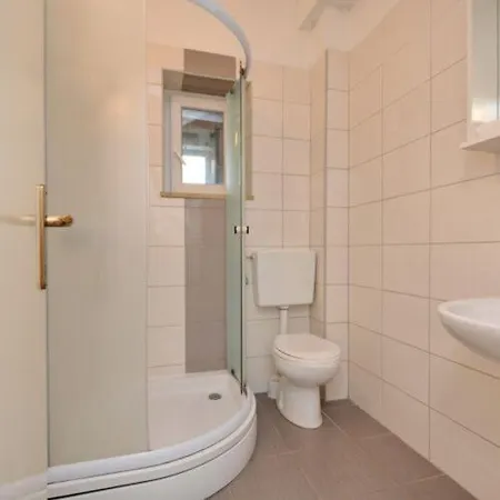 Antonija 스타리그라드 파클레니차